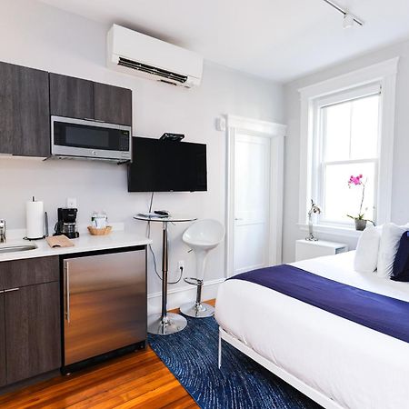 A Stylish Stay W/ A Queen Bed, Heated Floors.. #26 Brookline Exterior photo